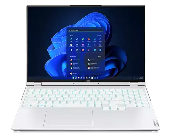 Vue avant de l’ordinateur portable de gaming Lenovo Legion 5i Pro Gen 7 (16'' Intel), modèle Glacier White, ouvert