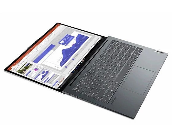 Vue du dessus et de biais d'un ordinateur portable Lenovo ThinkBook 13x coloris Storm Gray ouvert à 180 degrés, révélant la charnière pivotante pour utilisation à plat, ainsi que le clavier et le superbe écran 13,3''.