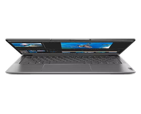 Yoga Slim 6i Gen 8 Notebook, Ansicht von vorn, leicht geöffnet, mit Blick auf Videobearbeitungssoftware auf dem Display.