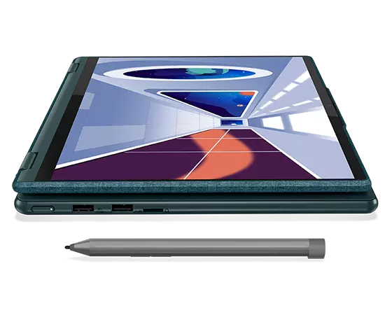 Yoga 6 Gen 8-laptop in tabletstand met ingeschakeld scherm en pen
