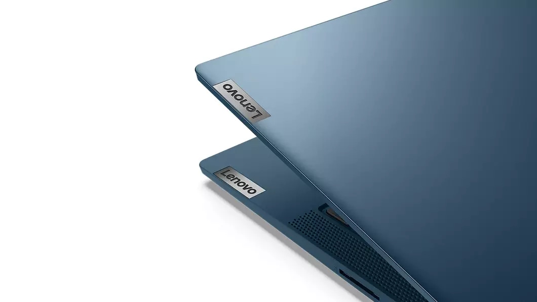 Lenovo IdeaPad 5 (14) Intel, half gesloten merklogo in groenblauw