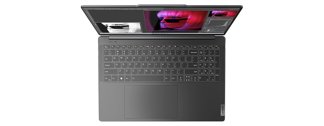 Vue de dessus du Lenovo Yoga Pro 9i Gen 8 (16'' Intel), montrant l’écran et le pavé tactile