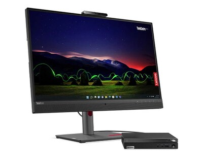 Vista lateral del Lenovo ThinkCentre Neo 50q de 4.ª generación Tiny (Intel) en el escritorio de la oficina, frente a un monitor (vendido por separado)