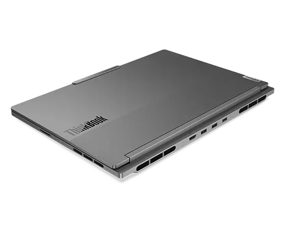 Portable Lenovo ThinkBook 16p à couvercle fermé de 4e génération, présentant les ports et les fentes d’aération à l’arrière.