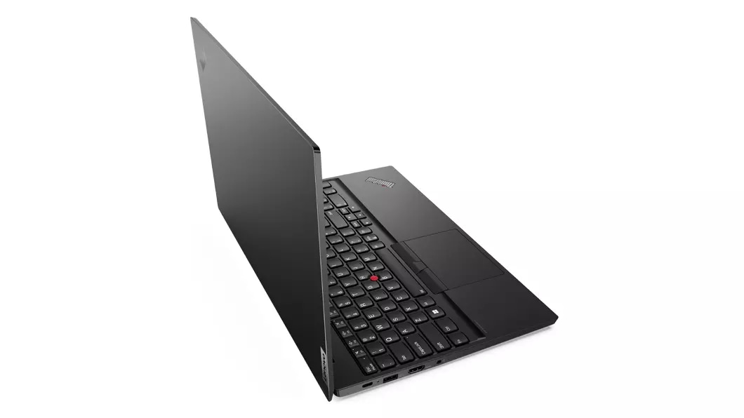 Vue latérale droite du portable Lenovo ThinkPad E15 Gen 4 (15” AMD), ouvert à 90 degrés, montrant le clavier et les ports