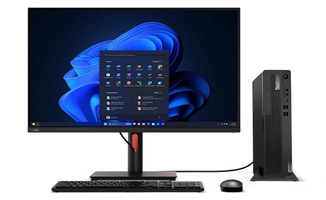 Lenovo ThinkCentre M70s Gen 5 小型機型桌上型電腦的正面視圖，已連接兩面屏幕、無線鍵盤及滑鼠。