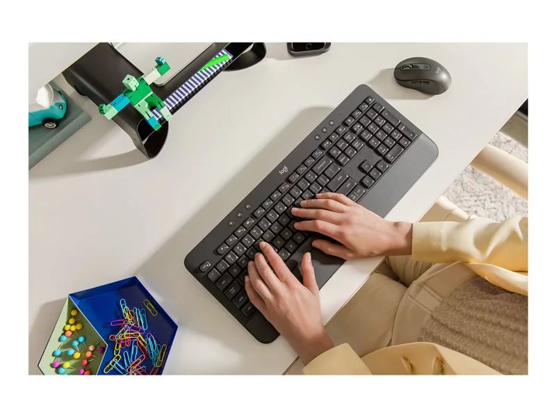 Logitech Signature K650 Comfort Full-Size Wireless Keyboard with