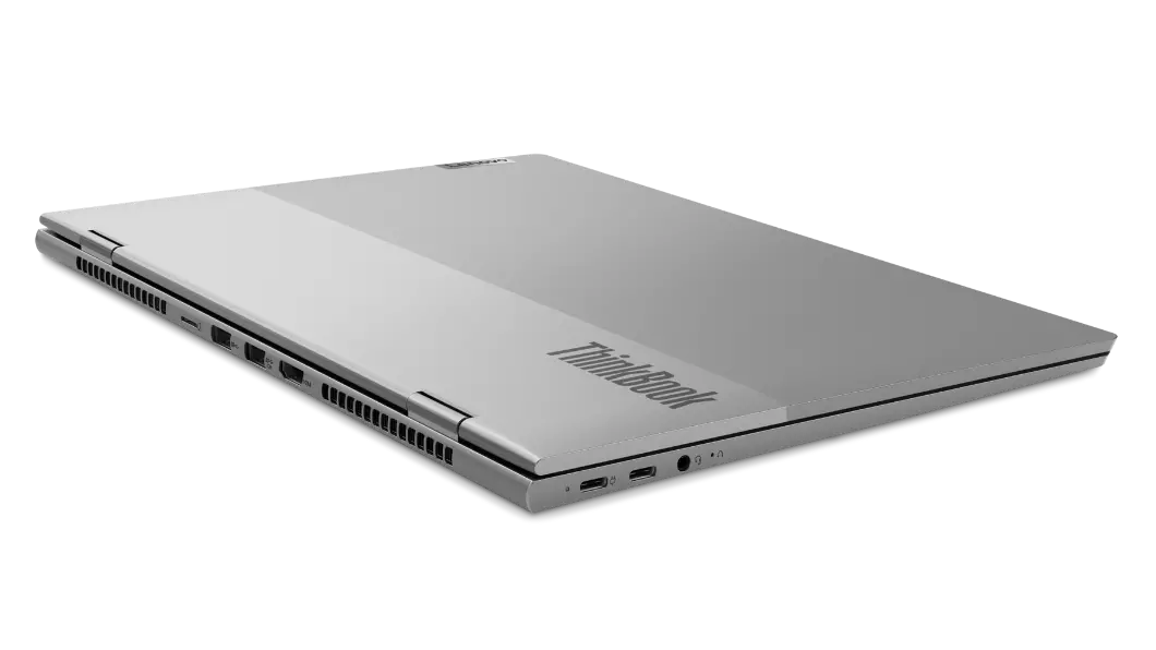 Imagen de la parte de atrás de la laptop Lenovo ThinkBook 14p 2da Gen (14”, AMD) cerrada, donde se puede apreciar su bisagra