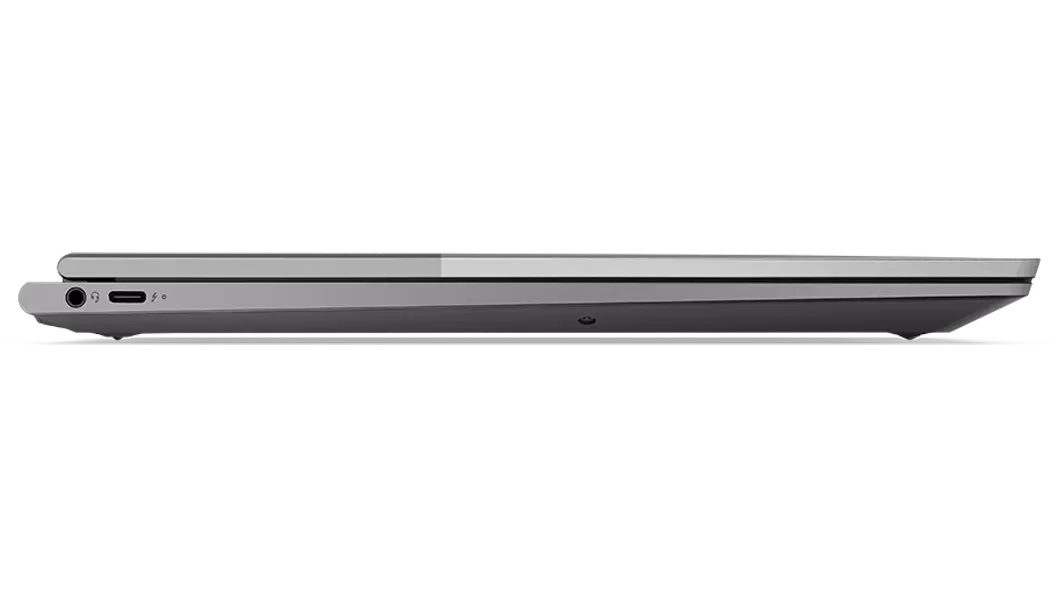 Lateral del Lenovo ThinkBook Plus Gen 3ra Gen (17", Intel), cerrado; muestra una ranura USB tipo C Thunderbolt™ 4 y puertos para auriculares y micrófono