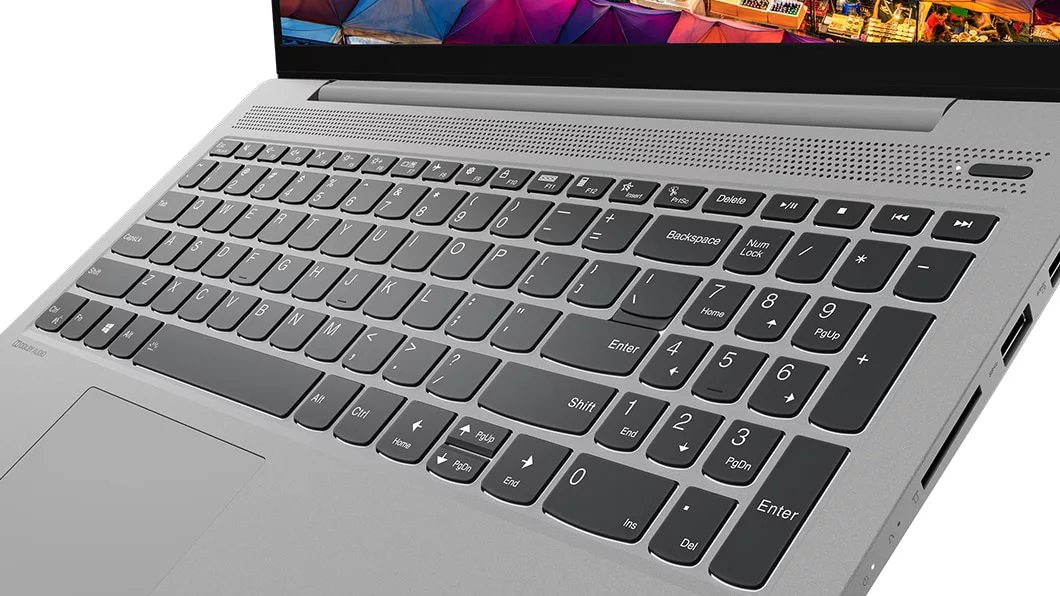 Gros plan du clavier du portable Lenovo IdeaPad 5 (15) AMD.