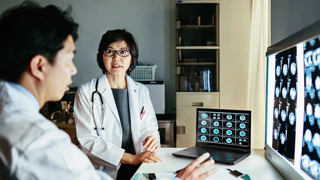 Medical doctors using the ThinkPad T15g laptop for brain scans